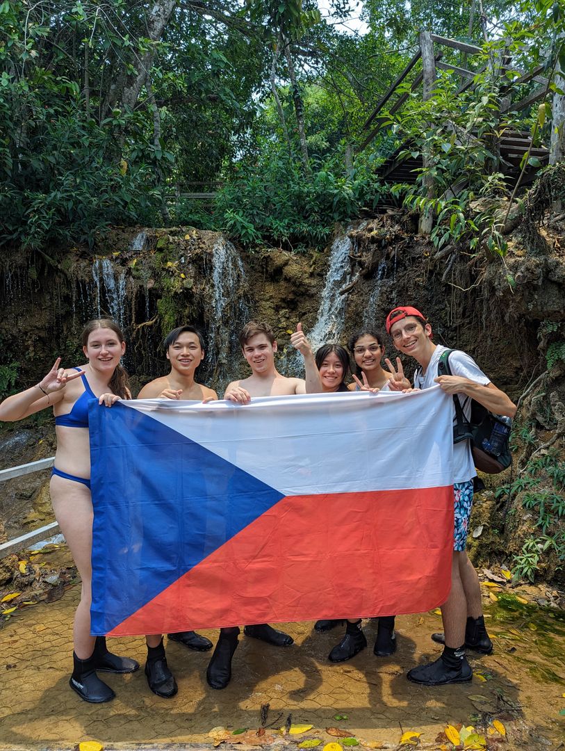 A samozřejmě i fotka s českou vlajkou