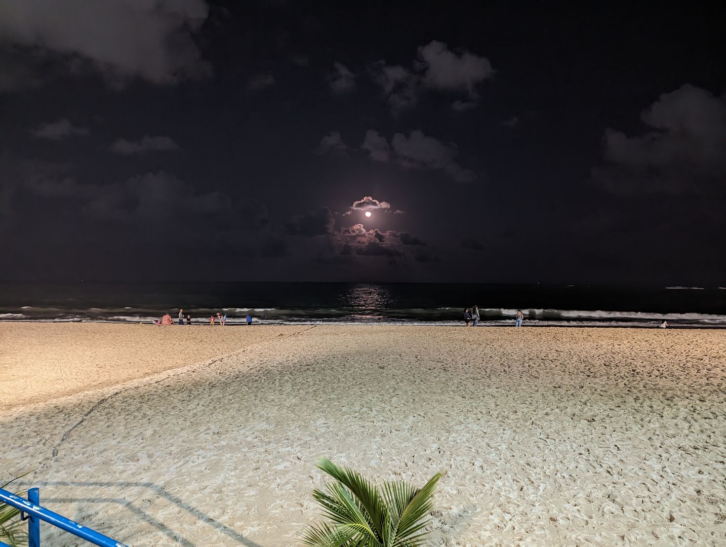 Měsíc nad pobřežím Recife